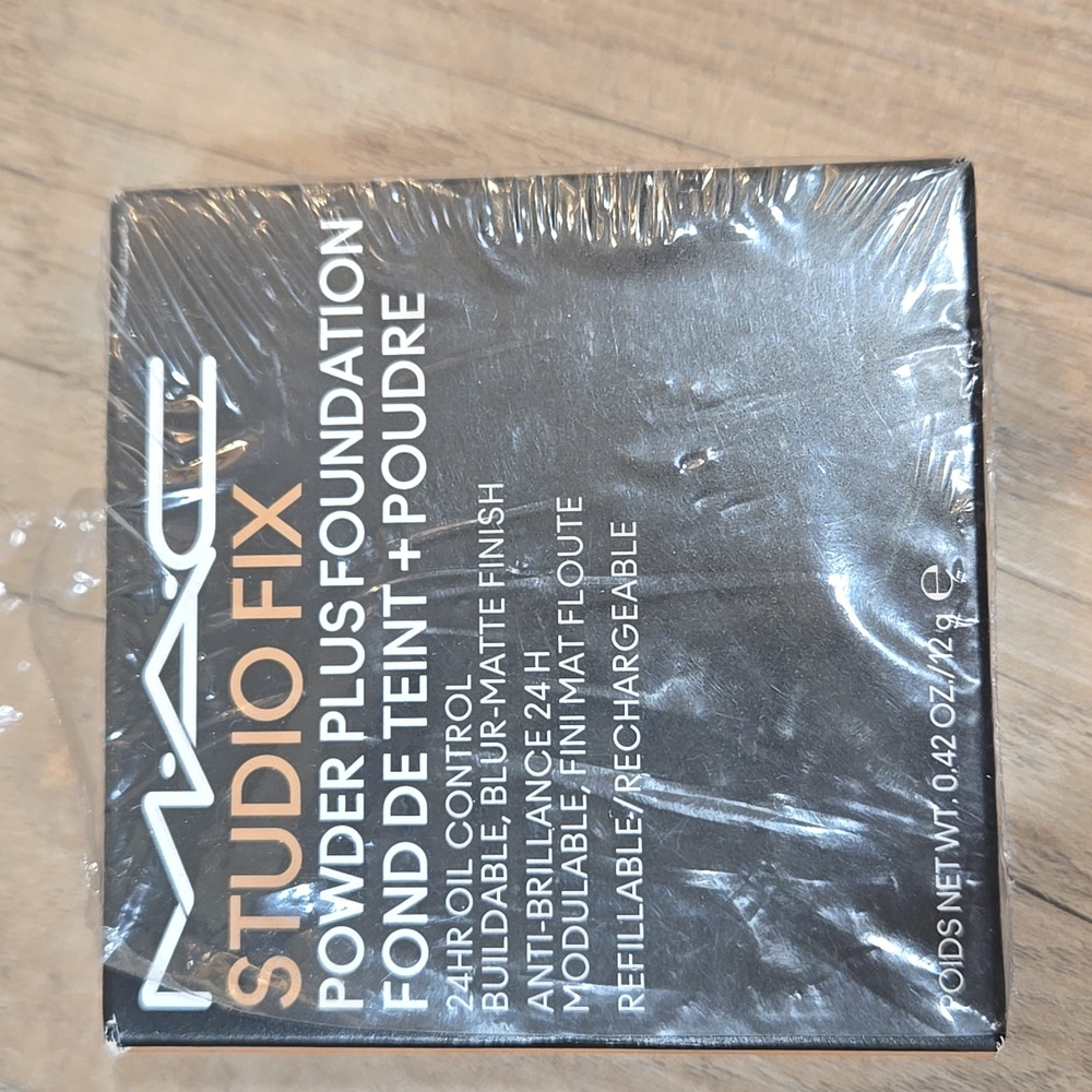 NWT! MAC Cosmetics Studio Fix Foundation- NW25 - Picture 2 of 5